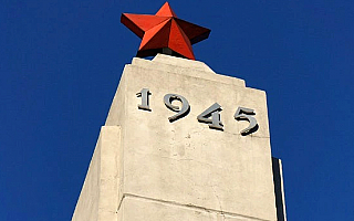 Elbląski radny apeluje o usunięcie symboli komunistycznych z cmentarza